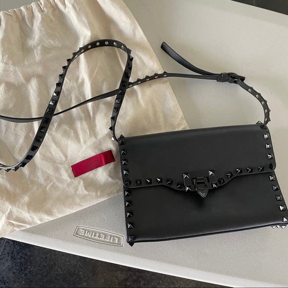 Valentino Garavani Handbags - Valentino Garavani Rockstud black leather bag